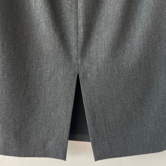 Express Grey Pencil Skirt with Back Bow Detail – Size 2 - Picture 5 of 9